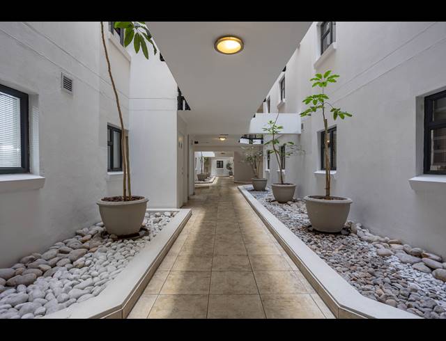 1 BEDROOM APARTMENT TO LET IN CLAREMONT